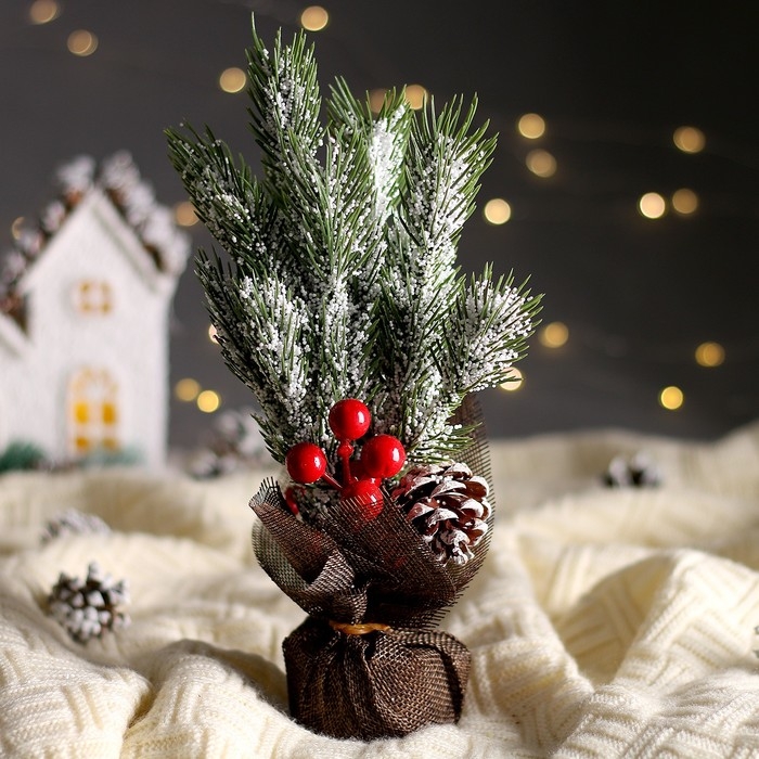 Новогодняя композиция «Новогодние веточки с шишками» 20 × 22 × 27 см Новогодняя композиция «Новогодние веточки с шишками» 20 × 22 × 27 см