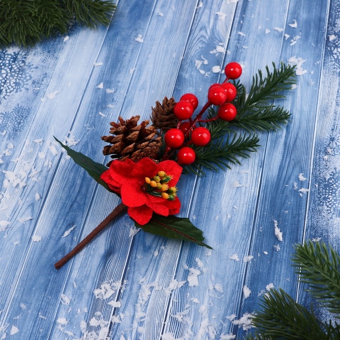 Декор  Декор "Зимнее очарование" шишки ягоды алый цветок, 30 см
