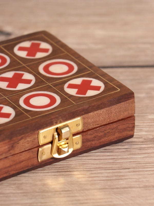 Настольная игра  Настольная игра "Крестики-нолики" 10х10 см, дерево шишам, смола