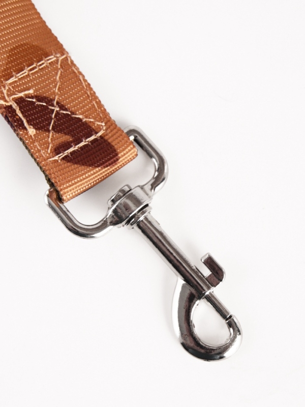 Ремень - поводок безопасности для собак амортизирующий, 50-70 х 2,5 см, коричневый камуфляж Ремень - поводок безопасности для собак амортизирующий, 50-70 х 2,5 см, коричневый камуфляж