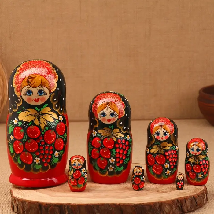 Матрёшка «Ягодка», черный платок, 7-кукольная, 22 см Матрёшка «Ягодка», черный платок, 7-кукольная, 22 см