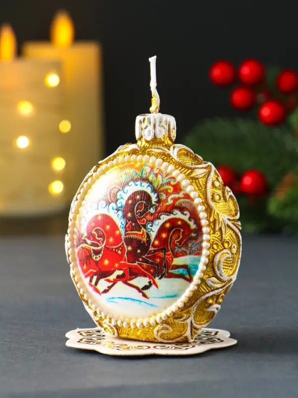 Свеча новогодняя "Шар узорный. Три коня" золотой, 7,2х3,8х8,5 см