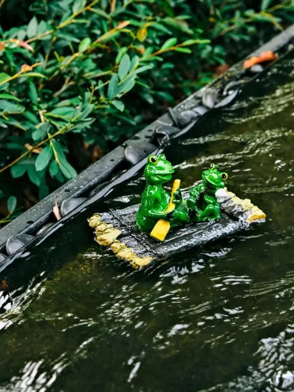 Садовая фигура из полистоуна &laquo;Лягушка на плоту&raquo;, 17&times;11&times;9.5 см, плавающая