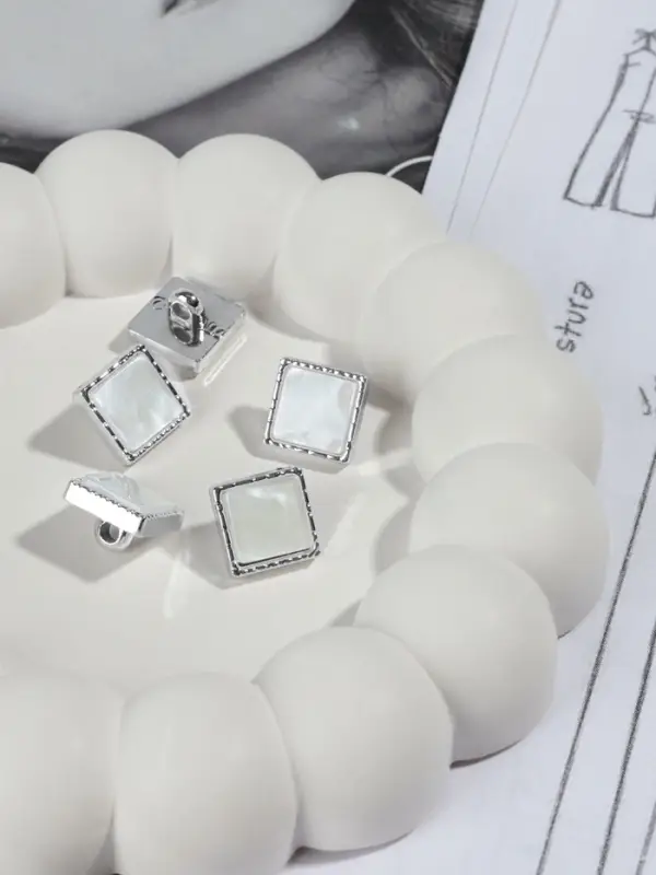 Пуговицы на ножке, пластиковые, 13&times;13 мм, набор 10 шт., цвет серебряный