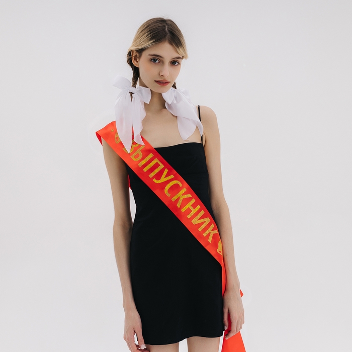 Карнавальная лента &laquo;Выпускник&raquo;, красная с золотой надписью