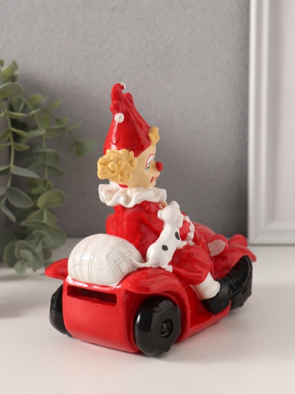 Копилка полистоун "Клоун с пёсиком в автомобиле" красно-белый 14,5х9,5х15 см