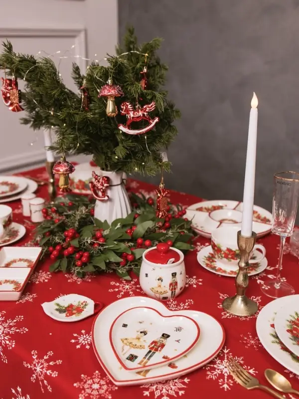 Тарелки сервировочные новогодние Доляна &laquo;Сказочный бал.Щелкунчик&raquo;, набор 2 шт., 22.5&times;2.6 см, 16.5&times;2 см, доломит, белые