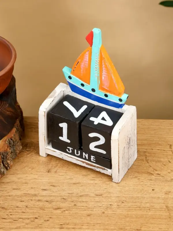 Календарь настольный Календарь настольный "Парусник" дерево 11х5х16 см, цв. оранжевый