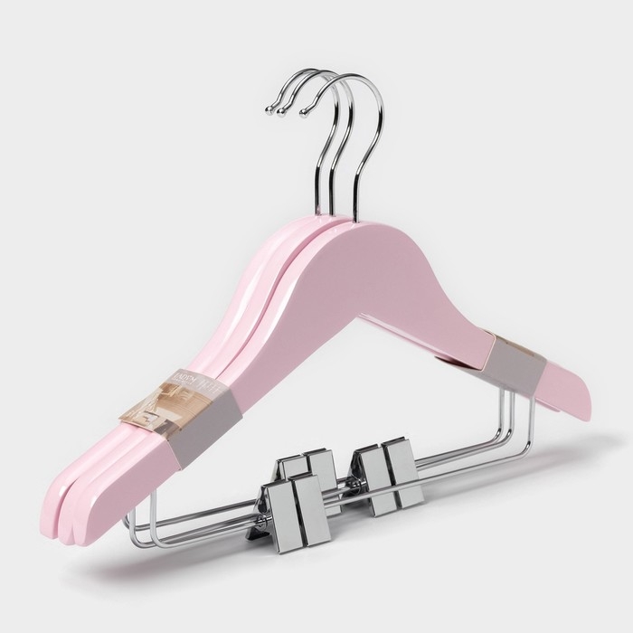 Вешалки плечики детские,с зажимом для брюк и юбок,дерево клен,цвет роз 31,5х1х22 см,3 шт Вешалки плечики детские,с зажимом для брюк и юбок,дерево клен,цвет роз 31,5х1х22 см,3 шт
