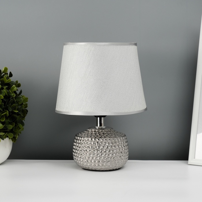 Настольная лампа с абажуром RISALUX «Капли дождя», 1×40 Вт, E27, серебро, 17.5×17.5×23.5 см Настольная лампа с абажуром RISALUX «Капли дождя», 1×40 Вт, E27, серебро, 17.5×17.5×23.5 см