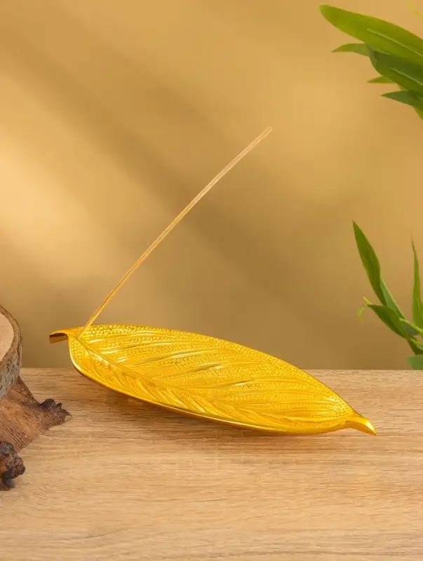 Подставка под благовония «Лист», 23.5×8.5×2.5 см, алюминий, золотая Подставка под благовония «Лист», 23.5×8.5×2.5 см, алюминий, золотая