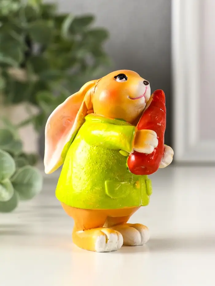 Сувенир полистоун "Зайчик с морковью, в зелёном пальто" 7х4,5х9 см Сувенир полистоун "Зайчик с морковью, в зелёном пальто" 7х4,5х9 см