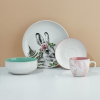 Набор посуды на 4 персоны Dolce Ceramo. «Пасха. Лесные персонажи», 16 предметов: 4 тарелки 23 см, 4 миски 14,5 см, 4 кружки 250 мл, 4 блюдца 15 см
