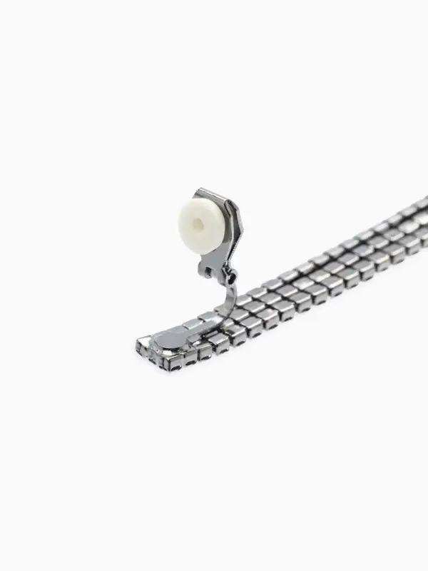 Клипсы висячие со стразами &laquo;Лёд&raquo;, классика, чёрная в чёрном металле