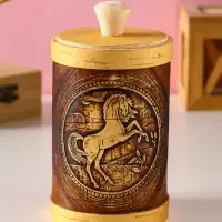 Туес "Конь вороной" d8, высота с хватком 15,5см, береста Туес "Конь вороной" d8, высота с хватком 15,5см, береста