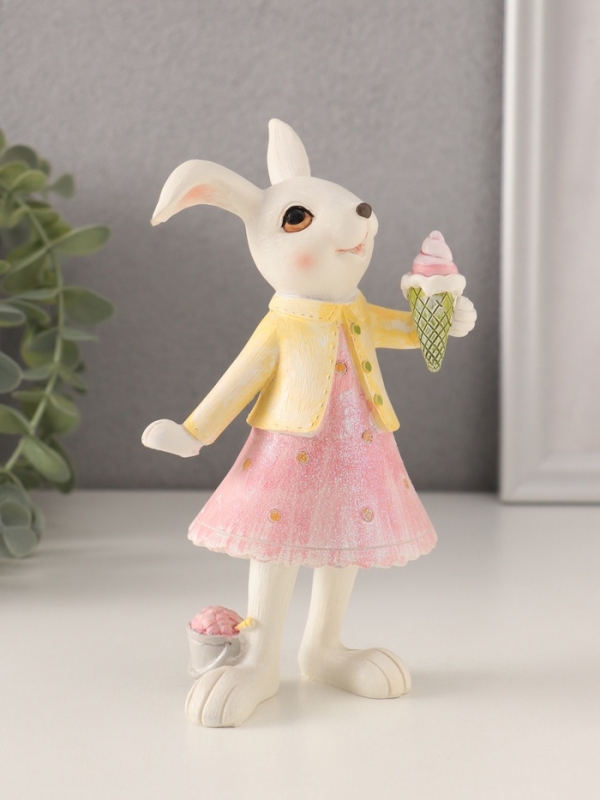 Сувенир полистоун "Зайка в платьице, с рожком мороженого" 9х7х16 см