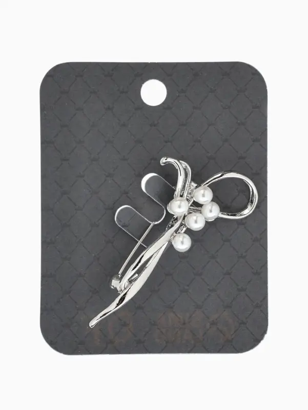 Брошь &laquo;Бантик&raquo;, жемчуг, цвет белый в серебре