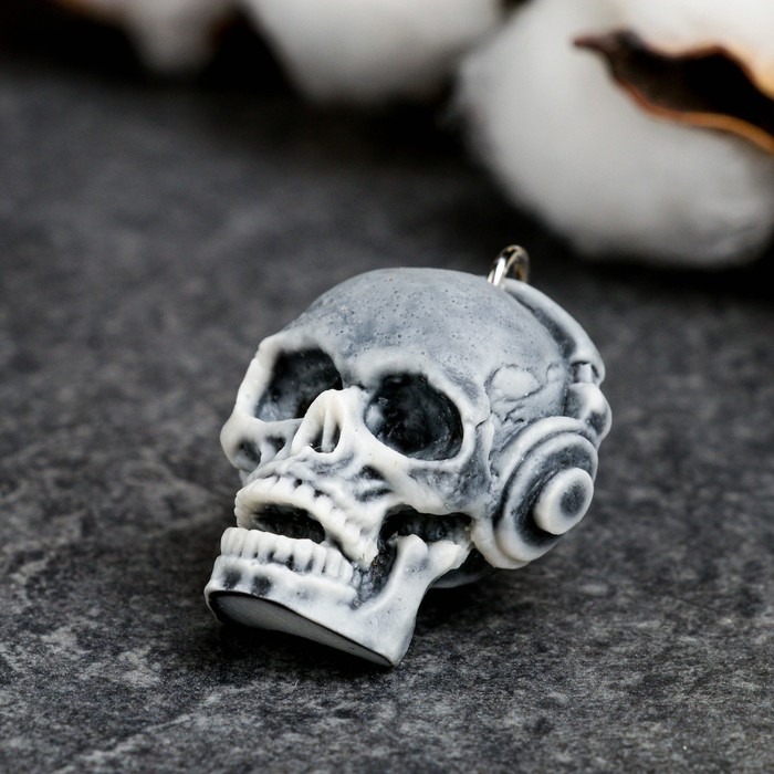 Брелок  Брелок "Череп" 4см, микс