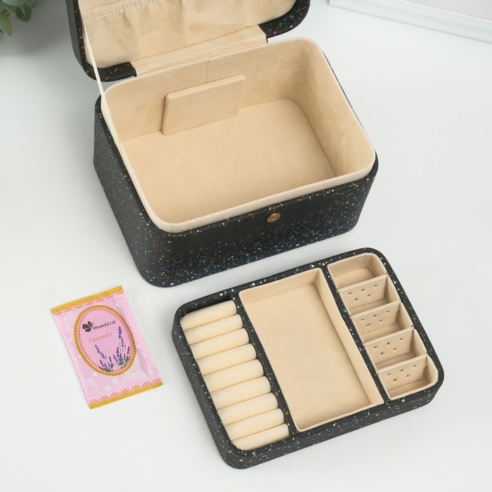 Шкатулка кожзам для украшений Шкатулка кожзам для украшений "Ночное небо" голография чёрная 14х18х10,5 см