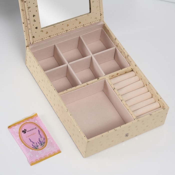 Шкатулка кожзам для украшений с зеркалом Шкатулка кожзам для украшений с зеркалом "Сердечки" золото матовое тиснение 15х21,5х5,5 см 1052446