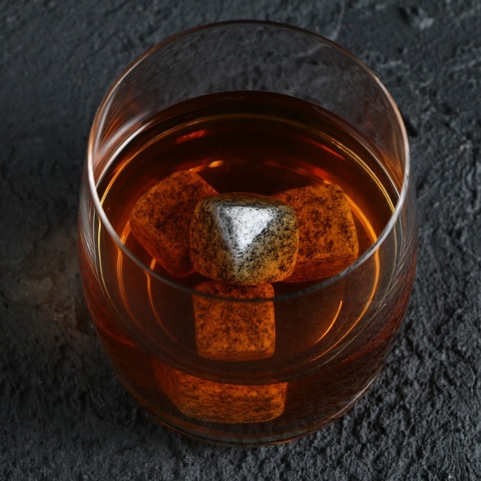 Камни для виски в деревянной шкатулке с крышкой Whiskey man, 4 шт Камни для виски в деревянной шкатулке с крышкой Whiskey man, 4 шт
