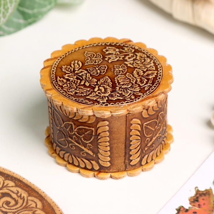 Шкатулка  Шкатулка "Бабочки над цветами", 40 х 25 мм, береста