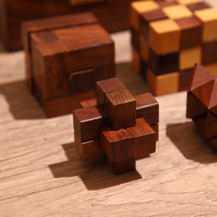 Головоломки в шкатулке (набор 4 шт) 12х13х6 см, дерево шишам Головоломки в шкатулке (набор 4 шт) 12х13х6 см, дерево шишам