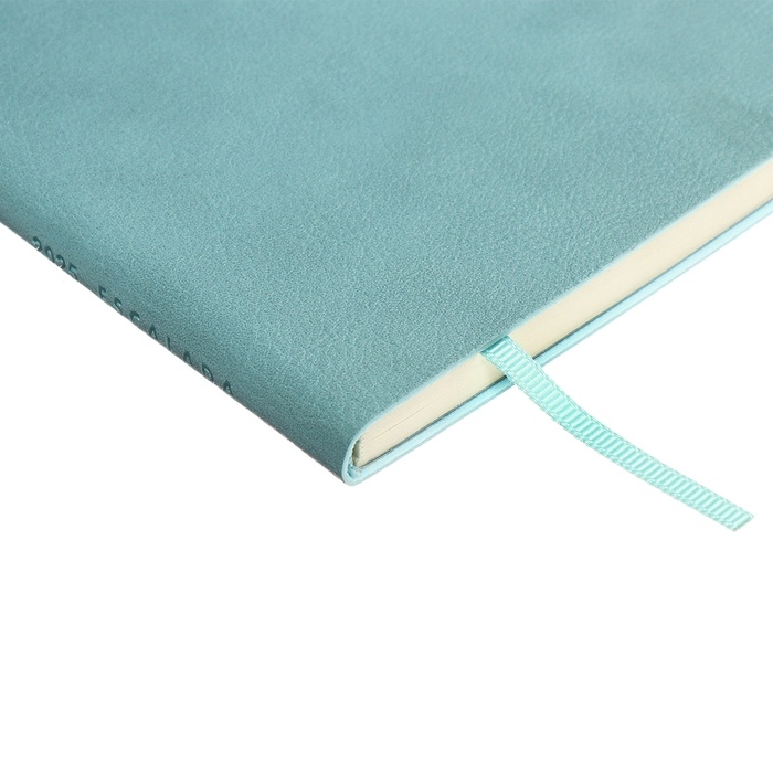 Еженедельник датир 2025г мягк обл иск кож А5 80л ESCALADA, бл тис, кр бл 70 г/м², синий Еженедельник датир 2025г мягк обл иск кож А5 80л ESCALADA, бл тис, кр бл 70 г/м², синий