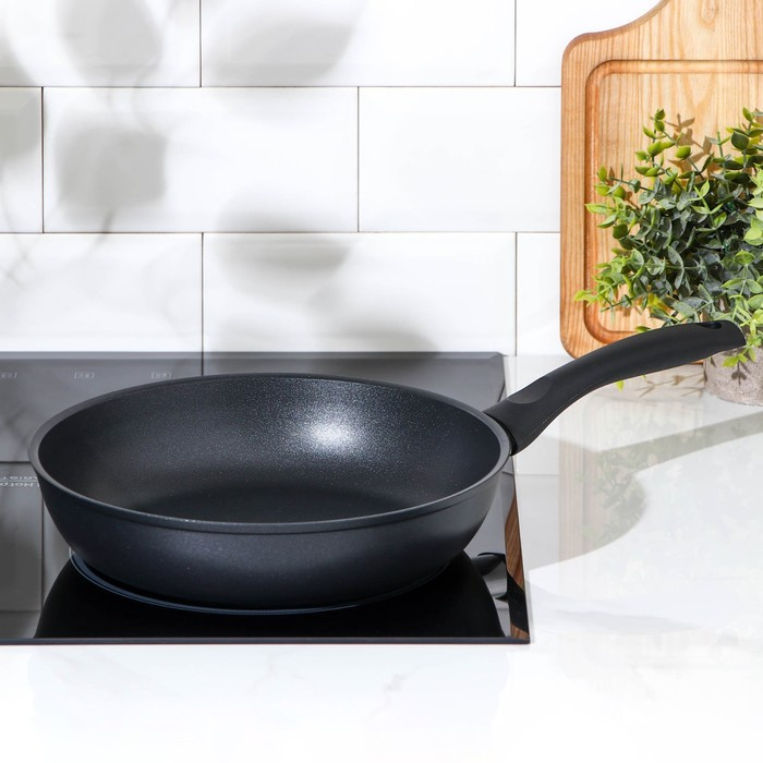 Сковорода «Традиция», d=26 см, пластиковая ручка, антипригарное покрытие, цвет чёрный Сковорода «Традиция», d=26 см, пластиковая ручка, антипригарное покрытие, цвет чёрный