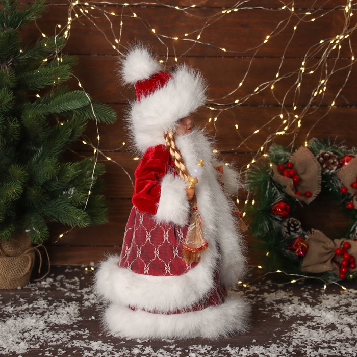 Снегурочка  Снегурочка "В пушистой шубке, с фонариком" двигается, с подсветкой, 40х20 см, красный