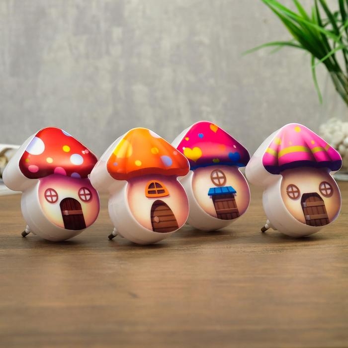 Ночник пластик от сети "Домик-грибок" МИКС 8х7х2,5 см RISALUX