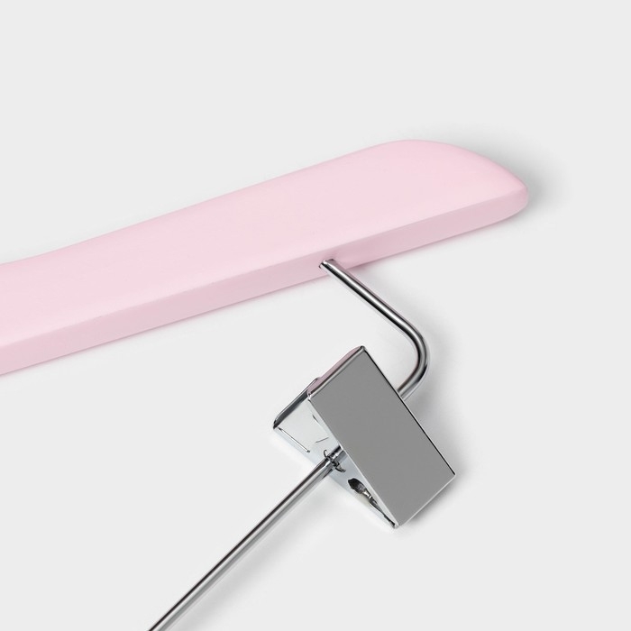 Вешалки плечики детские,с зажимом для брюк и юбок,дерево клен,цвет роз 31,5х1х22 см,3 шт Вешалки плечики детские,с зажимом для брюк и юбок,дерево клен,цвет роз 31,5х1х22 см,3 шт