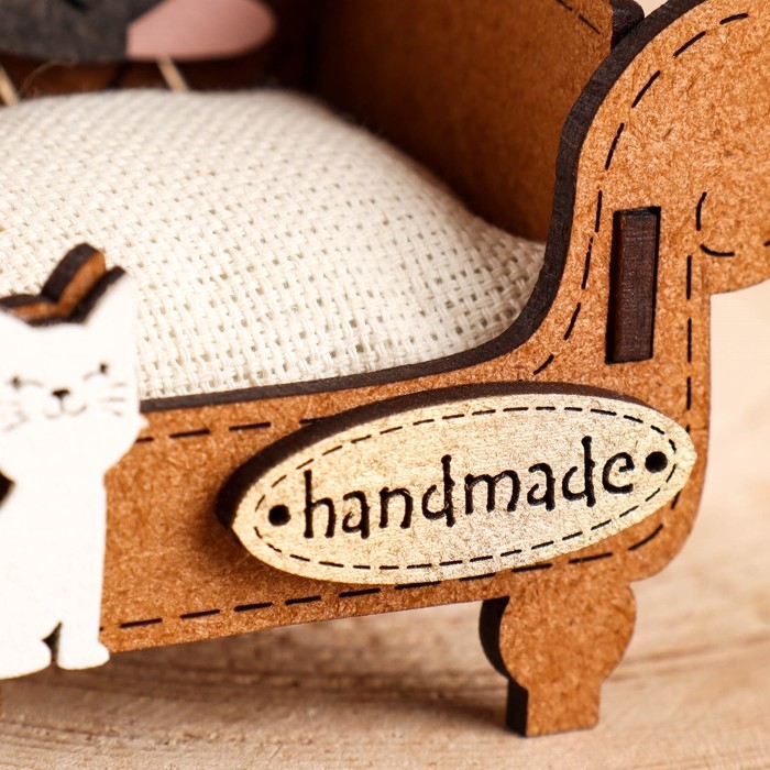 Игольница сувенир Игольница сувенир "Рукодельница", МДФ, Дуб-золото, 8,5х5х11,5 см