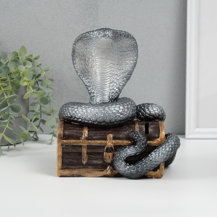 Новогодняя копилка  Новогодняя копилка "Кобра на сундуке "  20 х 17 х 12 см, серебристый