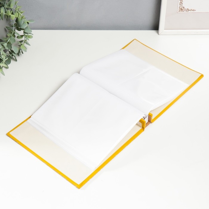 Фотоальбом на 100 фото 10х15 см Фотоальбом на 100 фото 10х15 см "Чёрные графичные цветы на жёлтом" в коробке 23х4х22 см