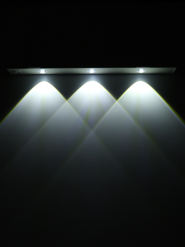 Светильник светодиодный с датчиком движения, 3Вт, от аккум. батареи, 40 см, 3000К-6500К Светильник светодиодный с датчиком движения, 3Вт, от аккум. батареи, 40 см, 3000К-6500К