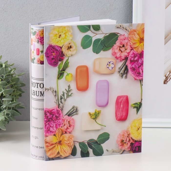 Фотоальбом на 100 фото 10х15 см  Фотоальбом на 100 фото 10х15 см "Красота спасёт мир" зол/сер в коробке МИКС 5,7х20,7х26 см