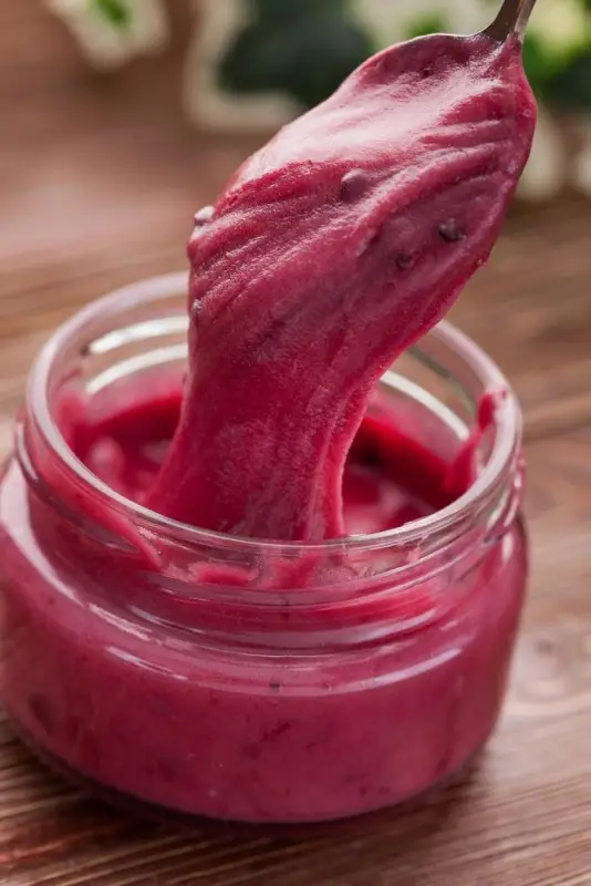 Крем-мед Bee in Love, с черной смородиной Крем-мед Bee in Love, с черной смородиной