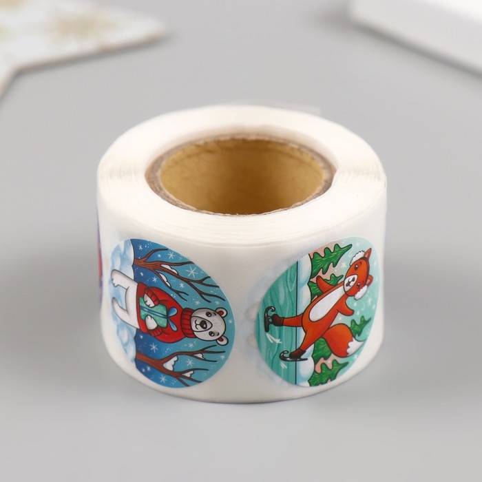 Наклейка бумага Наклейка бумага "Зверята - Зимние праздники" d=2,5 см 252 шт в рулоне