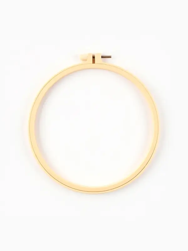 Вышивка гладью 20х20 см "Огни спящей чащи"