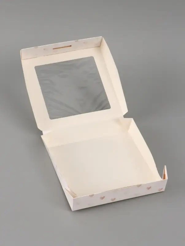 Коробка подарочная складная &laquo;Сердце&raquo;, 20&times;20&times;4 см, с окном