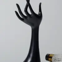 Подставка для украшений QF &laquo;Рука&raquo; 9.5&times;7&times;24, чёрная