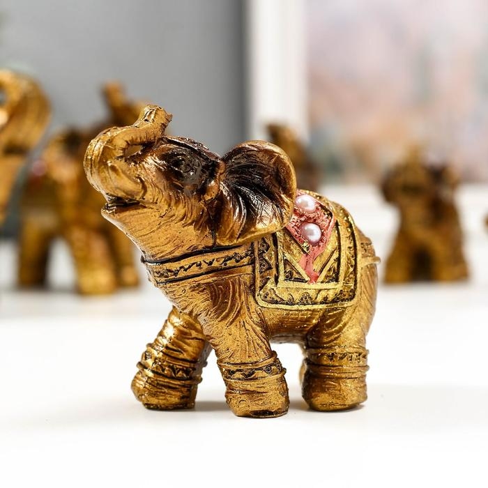 Сувенир полистоун Сувенир полистоун "Семь слонов в красной попоне с жемчугом" h=10,3;9;7,6;7;6,2;5,5;4,2 см