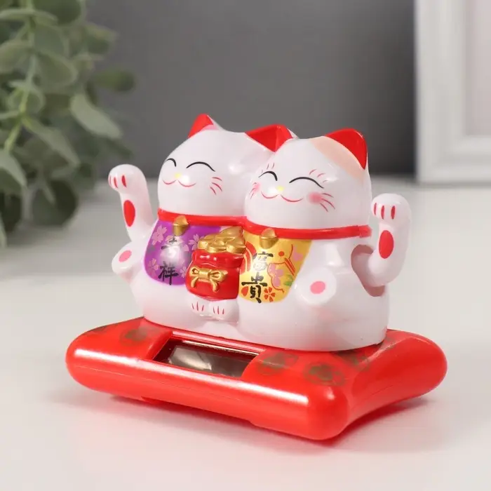 Маятник настольный антистресс &laquo;Два кота Манэки-нэко с мешком золота&raquo;, пластик, от солнечной батареи, 6.5&times;8.5&times;5.5 см