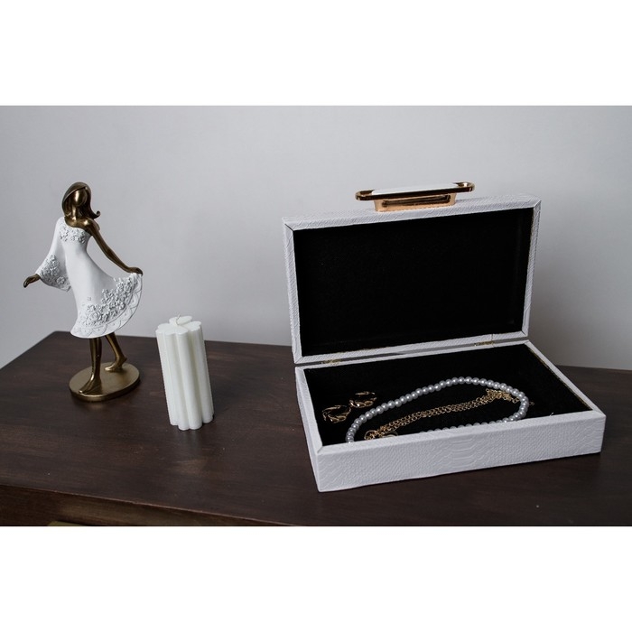 Сувенир полистоун  Сувенир полистоун "Девушка в белом платье с цветами" 12х8х23 см