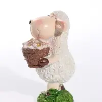 Фигурка полистоун &laquo;Овечка Бяша с корзиной цветов&raquo; 4.5&times;4&times;8 см