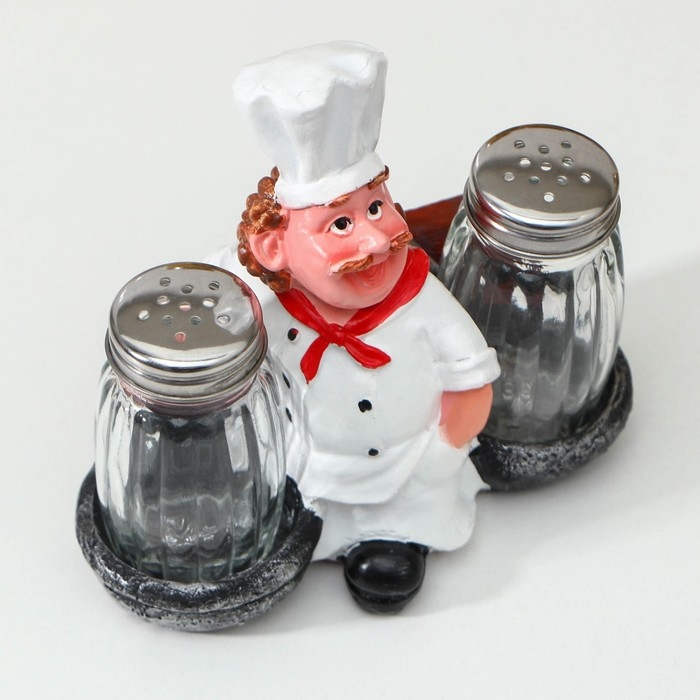 Набор для специй из стекла на подставке &laquo;Повар на диване&raquo;, 3 предмета: солонка 50 мл, перечница 50 мл, подставка, фигурка МИКС