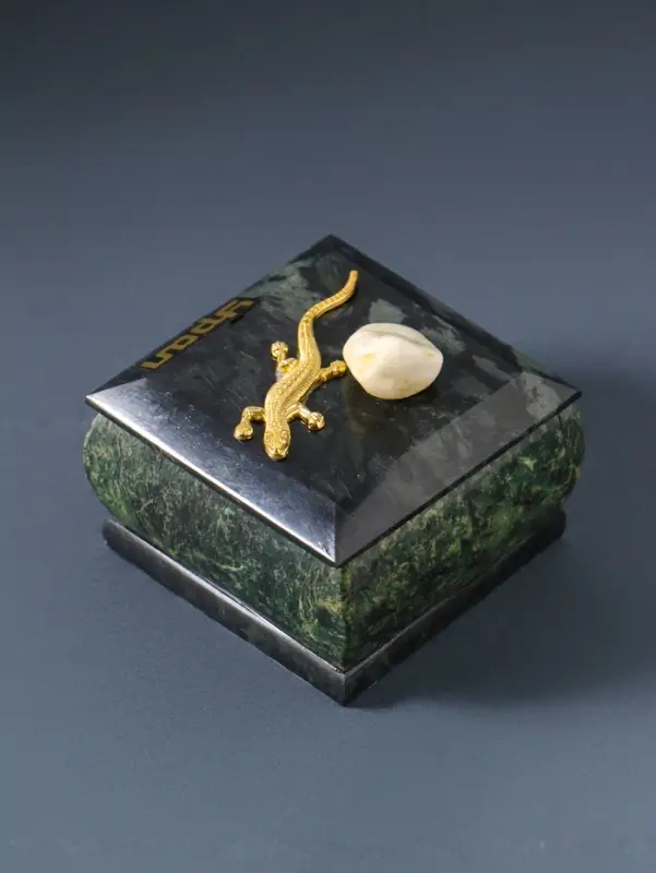 Шкатулка для украшений &laquo;Урал&raquo;, змеевик, с декоративным камнем, 6.5&times;6.5&times;5.5 см