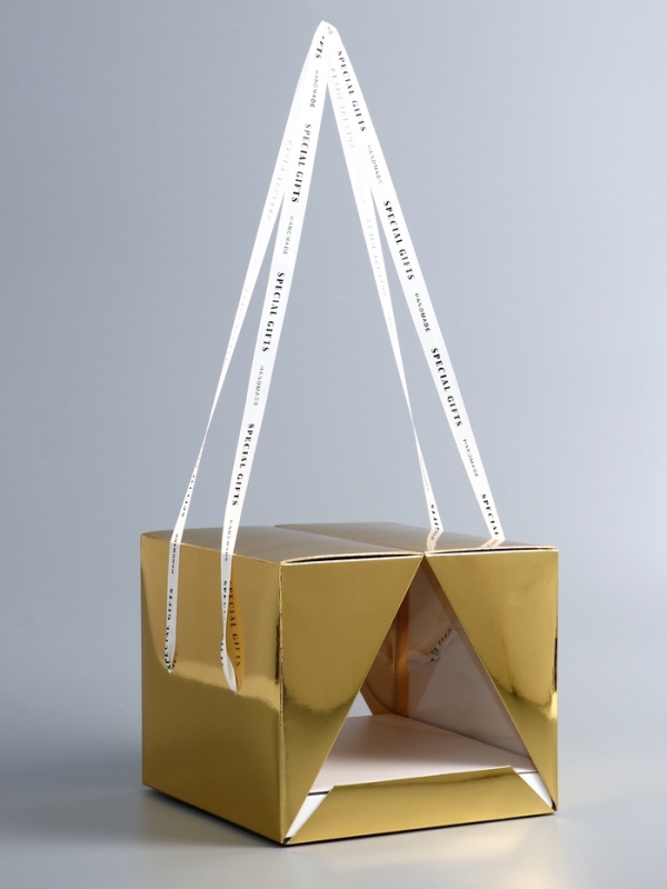 Коробка под бенто-торт с ленточками, золотая , 21 х 21 х 18 см Коробка под бенто-торт с ленточками, золотая , 21 х 21 х 18 см