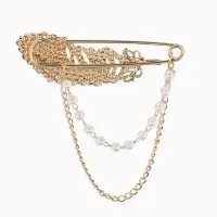 Булавка &laquo;Перо&raquo; в стразах, цепочка, жемчуг, L=7.5 см, цвет белый в золоте
